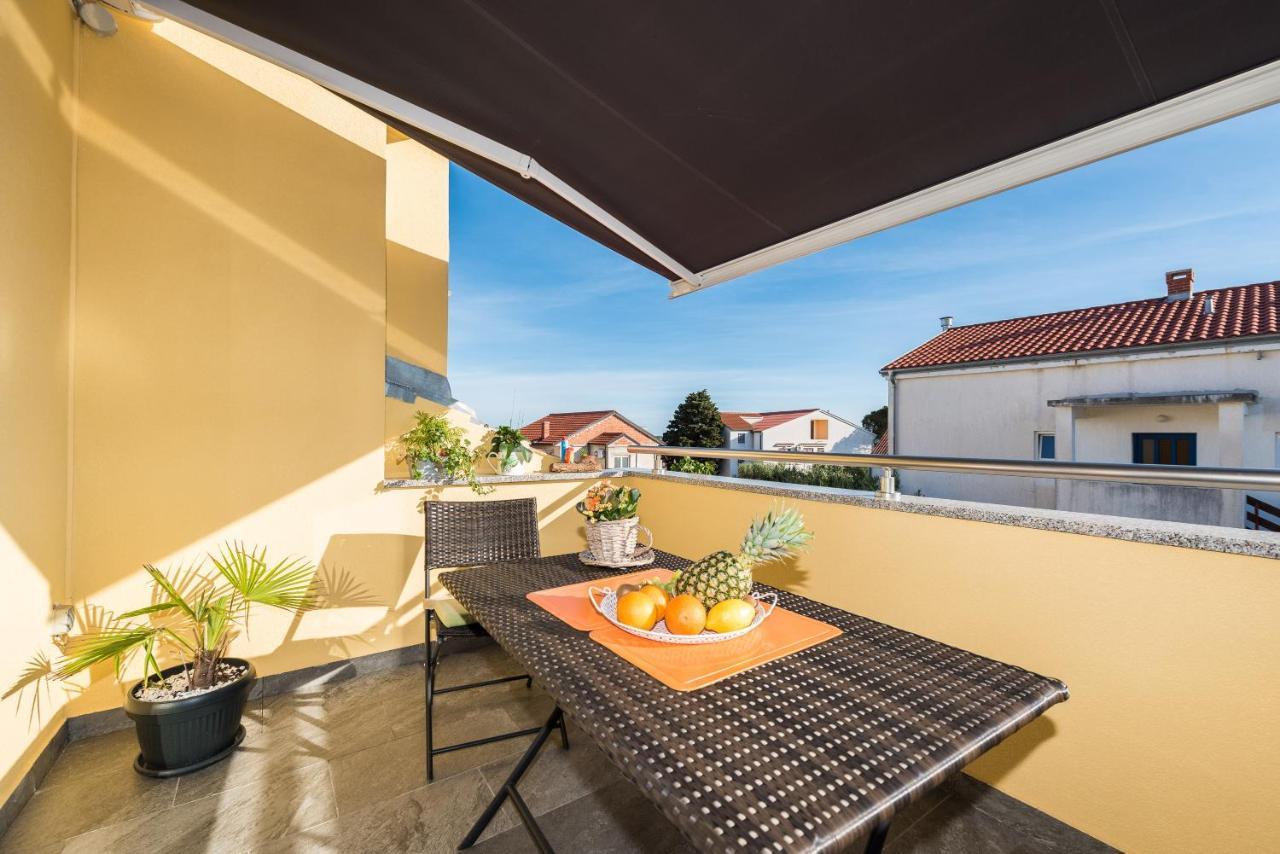 Apartments Yellow ノヴァリャ エクステリア 写真