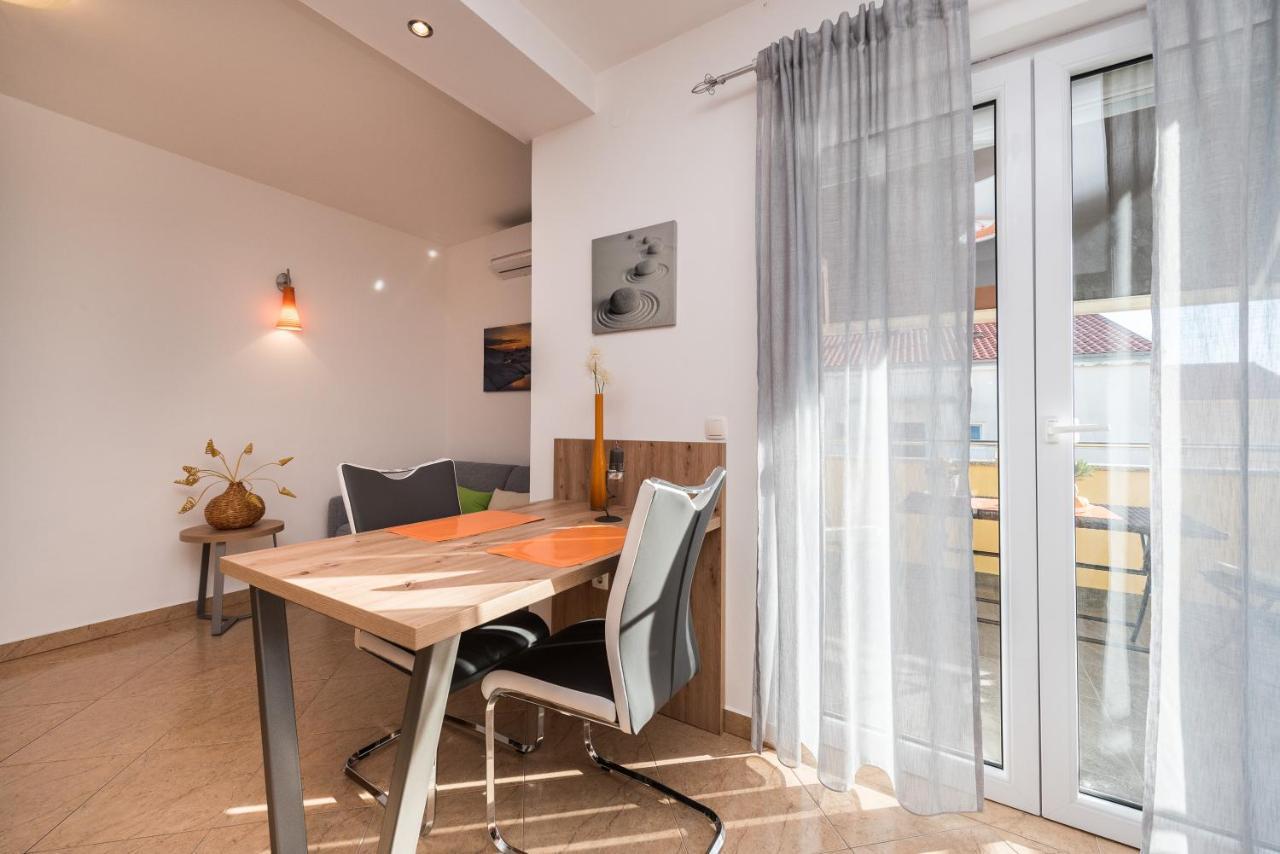 Apartments Yellow ノヴァリャ エクステリア 写真