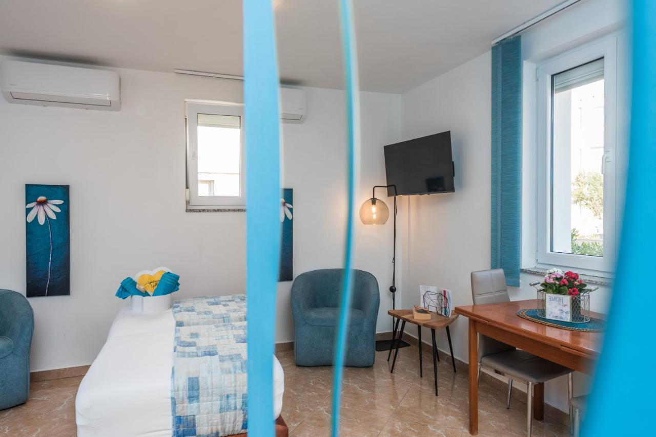 Apartments Yellow ノヴァリャ エクステリア 写真