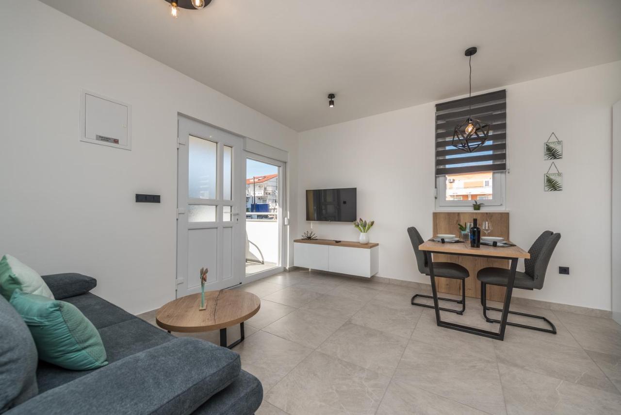 Apartments Yellow ノヴァリャ エクステリア 写真