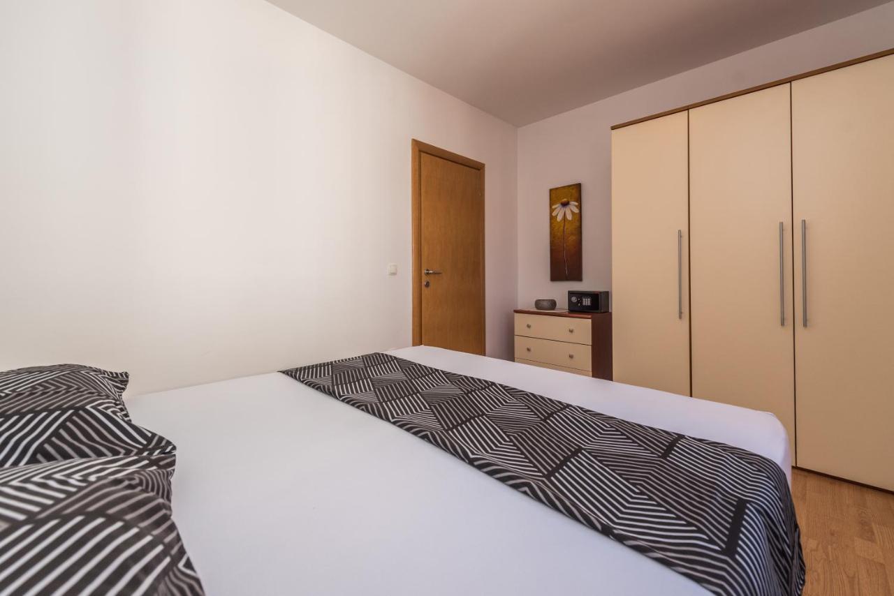 Apartments Yellow ノヴァリャ エクステリア 写真