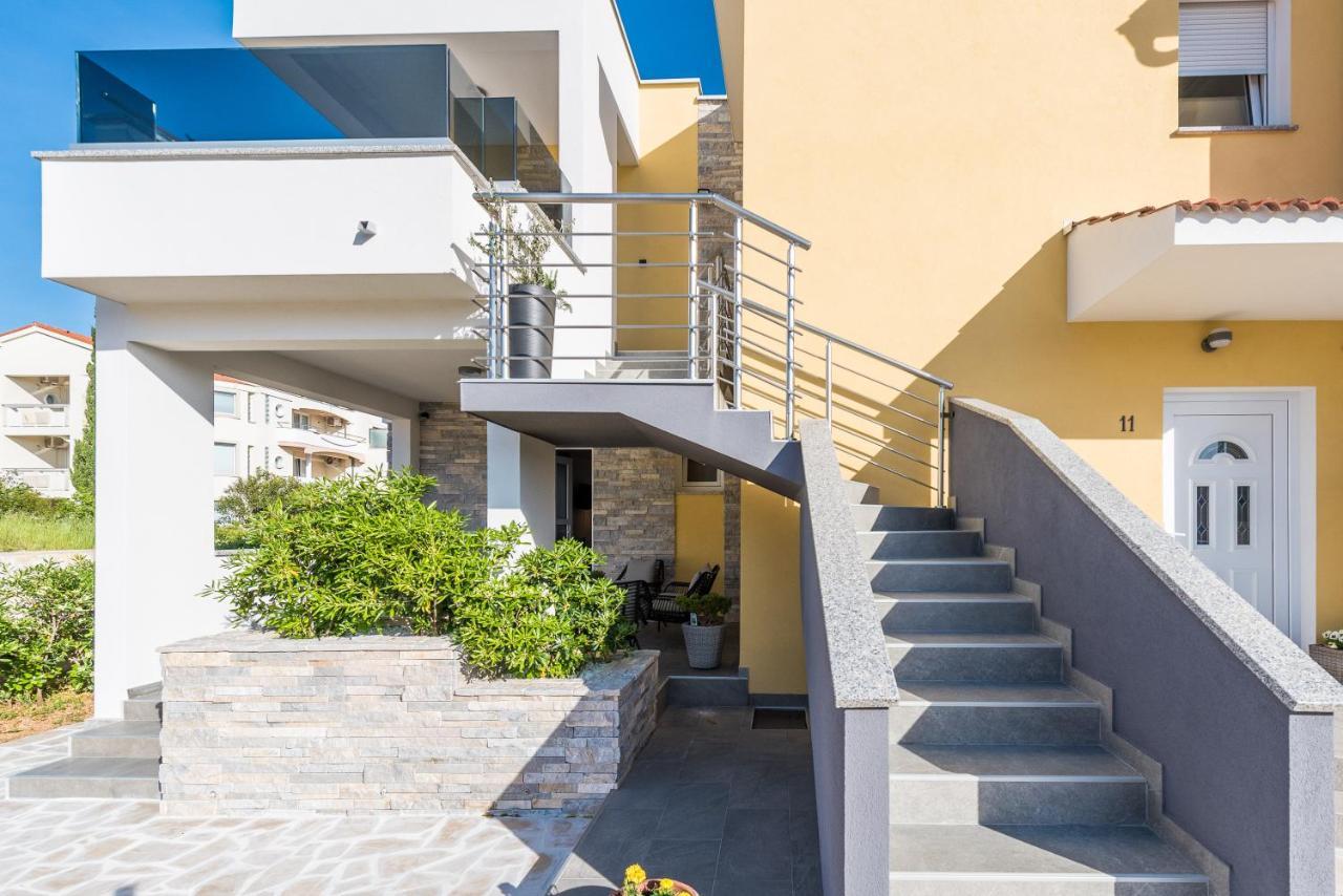 Apartments Yellow ノヴァリャ エクステリア 写真