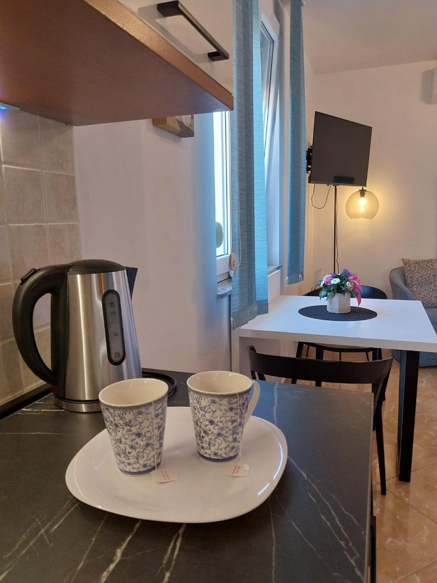 Apartments Yellow ノヴァリャ エクステリア 写真